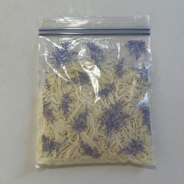 そうめんをゆでたら冷凍するだけ！　「その手があったか」「超便利」