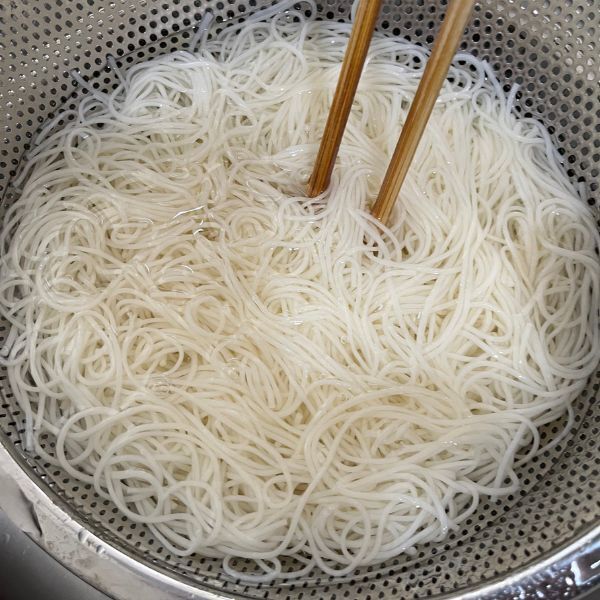 そうめんをゆでたら冷凍するだけ！　「その手があったか」「超便利」
