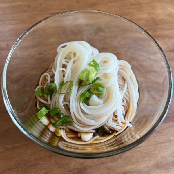 そうめんをゆでたら冷凍するだけ！　「その手があったか」「超便利」