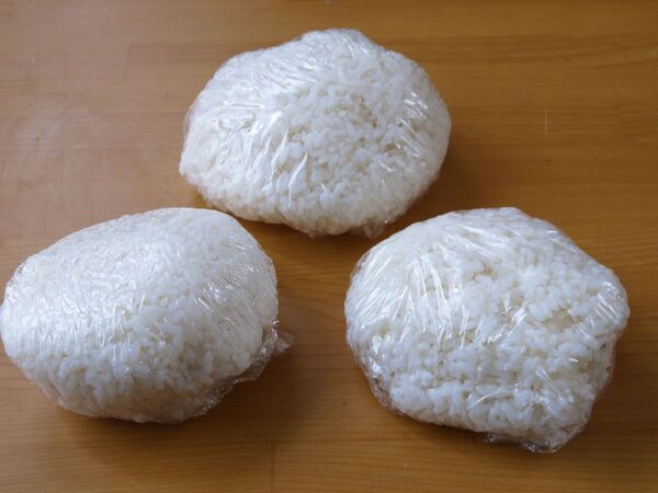 冷凍ご飯の解凍がベチャ付く？　 避けたい方法とふっくら仕上げるコツがこちら