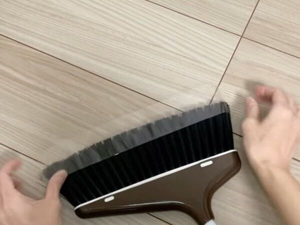 掃除でモヤモヤしてた人に　セロハンテープ活用術に「天才的」「すぐ試す」