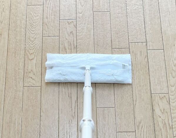 トイレ用洗剤は使わないで！　フローリング掃除の落とし穴に「ゾッ」