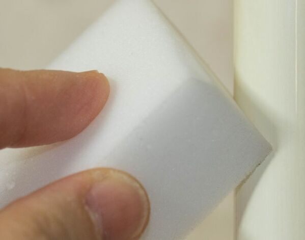 メラミンスポンジを使ってはいけない場所　企業の警告に「ゾッとした」