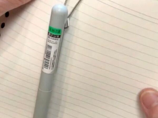 紙を留めるだけじゃない！　ダブルクリップ活用術に「これは真似したい」「驚いた」