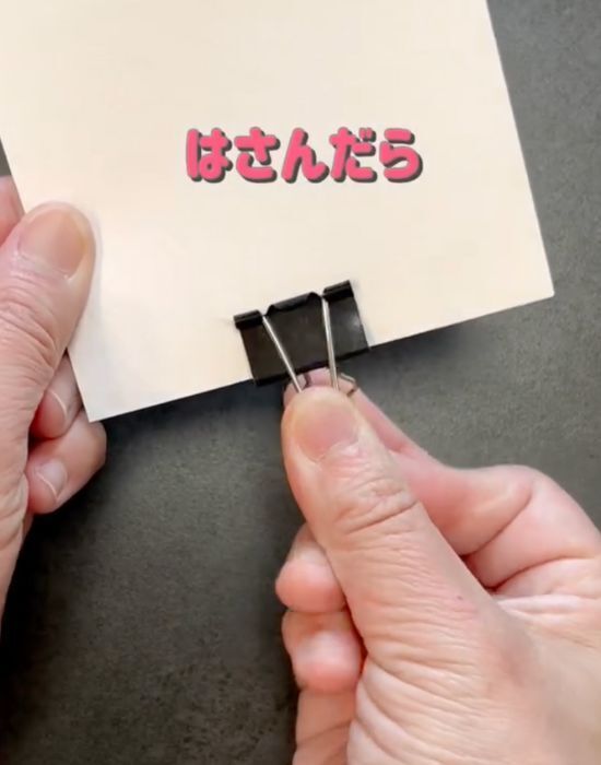 紙を留めるだけじゃない！　ダブルクリップ活用術に「これは真似したい」「驚いた」