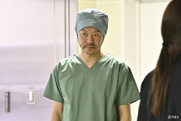 阿部寛の苦笑に見る、報道マンの哀しい覚悟　『キャスター』第７話