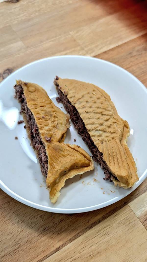 たい焼きを半分にした妻が夫に笑われたワケ　１枚に「思い付かなかった」「これは天才」