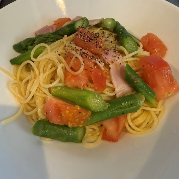 こするだけでつるんとむけた！　トマトの皮むきに「簡単すぎ」「明日すぐやる」