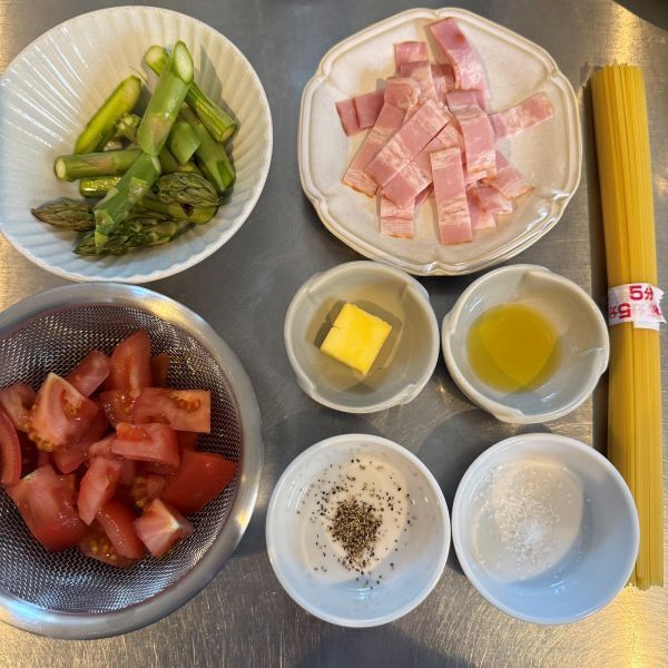 こするだけでつるんとむけた！　トマトの皮むきに「簡単すぎ」「明日すぐやる」