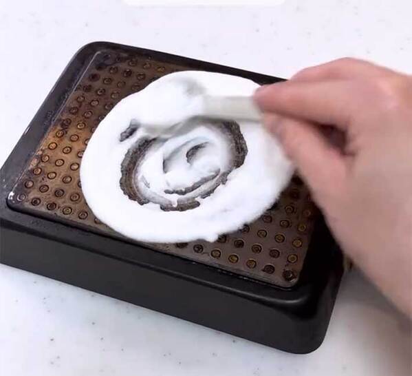 重曹と洗剤を混ぜて、放置すると…　「こんなに変わるの！？」「すごい…」