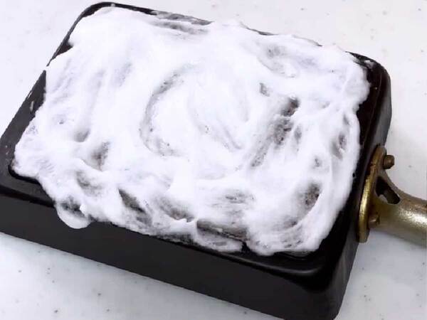 重曹と洗剤を混ぜて、放置すると…　「こんなに変わるの！？」「すごい…」