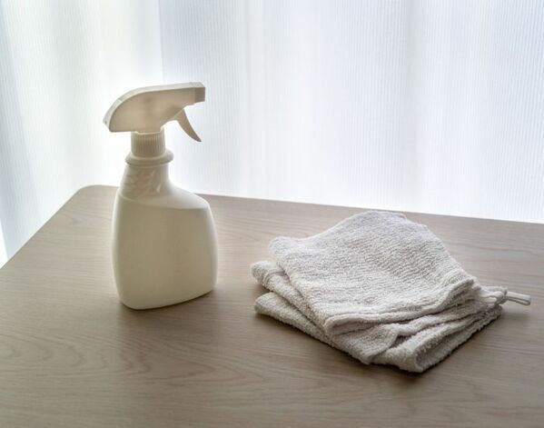 リビングの壁に黄ばみ？　意外な洗剤に「落ちた」「やってみます」