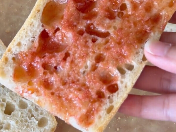 「日本食で一番好き」　カナダ人がハマった『チューブ調味料』に「確かにコレはウマい」