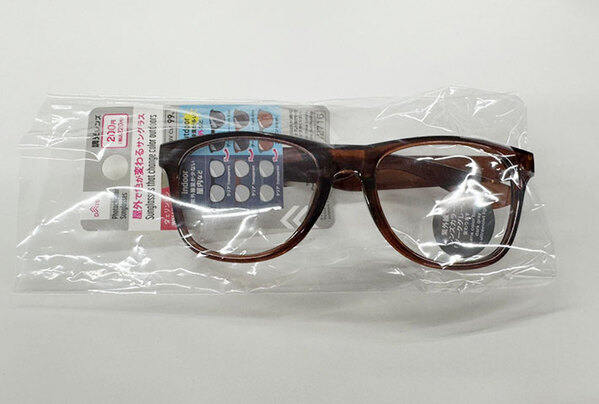 １００均のサングラスが、超優秀！　外に出ると…色が変わった！？