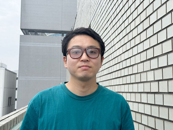 １００均のサングラスが、超優秀！　外に出ると…色が変わった！？