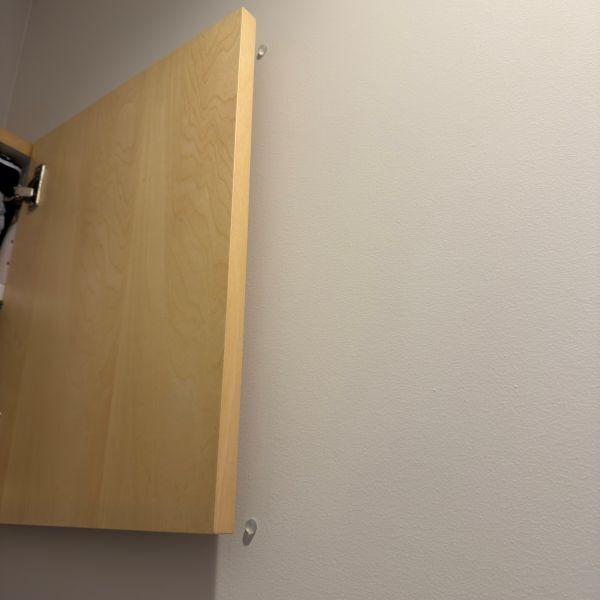 クッションゴムを貼るだけで？　暮らしの６つの悩みに「助かった」「地味に最強」