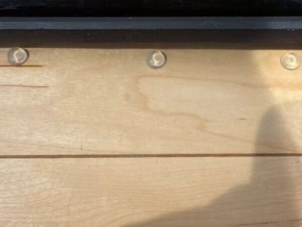 クッションゴムを貼るだけで？　暮らしの６つの悩みに「助かった」「地味に最強」