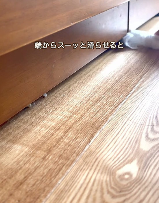 １００円のすき間ヘラが大活躍　掃除後の汚れに「ゾッとした」「盲点だった」