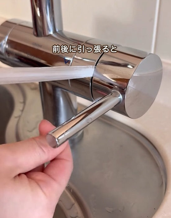 １００円のすき間ヘラが大活躍　掃除後の汚れに「ゾッとした」「盲点だった」