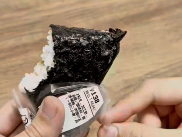 清潔に食べたい人必見！　手を使わずに食べる工夫３つに「これは覚えておきたい」