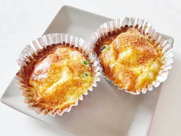 卵液をアルミカップに入れて…　でき上がったものに「その発想はなかった」