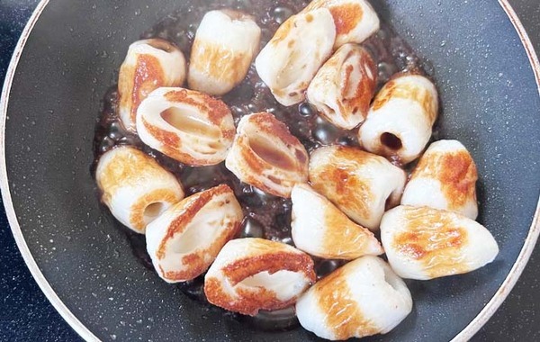 小さじ２杯加えるだけで…？　ちくわが簡単おつまみに大変身！