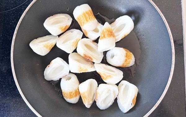 小さじ２杯加えるだけで…？　ちくわが簡単おつまみに大変身！