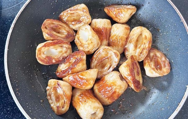 小さじ２杯加えるだけで…？　ちくわが簡単おつまみに大変身！