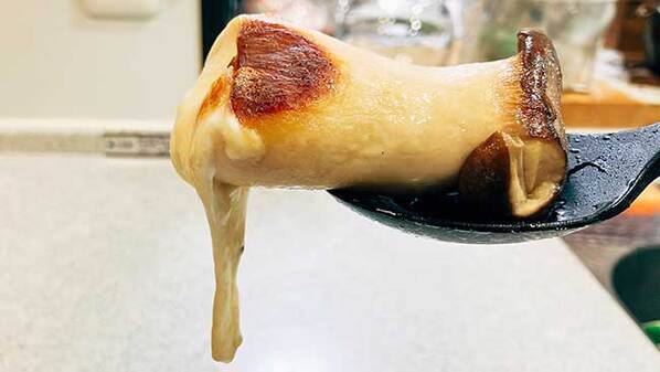 エリンギに『ストローで穴』を空けて？　できた料理に「こんなの初めて！」