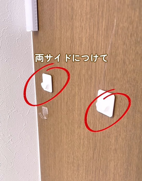つっぱり棒とフックだけで？　玄関がスッキリ片付くDIYに「目からウロコ」