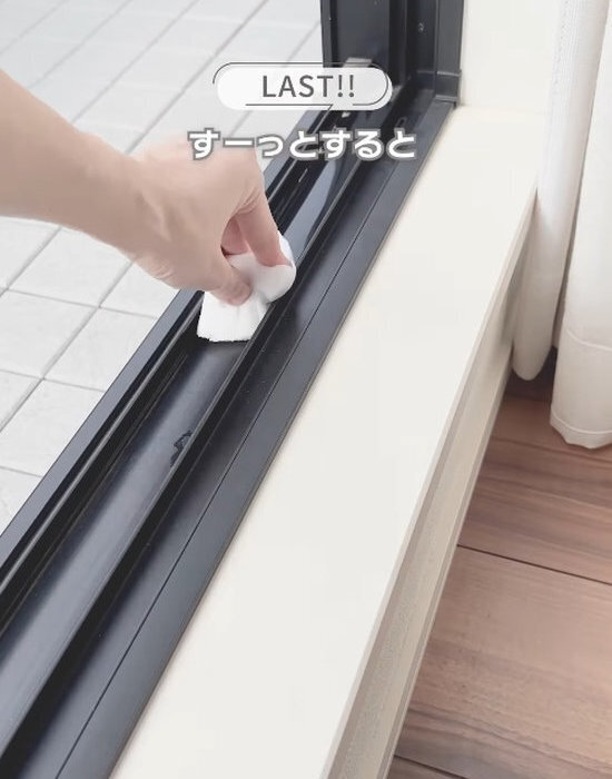 網戸とサッシが一気にきれいに！　１００均活用術に「簡単すぎ」「即やる」