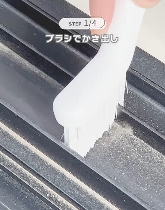 網戸とサッシが一気にきれいに！　１００均活用術に「簡単すぎ」「即やる」