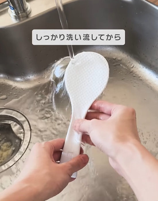 しゃもじに『泡ハイター』をかけたら？　１時間後の結果に「驚いた！」