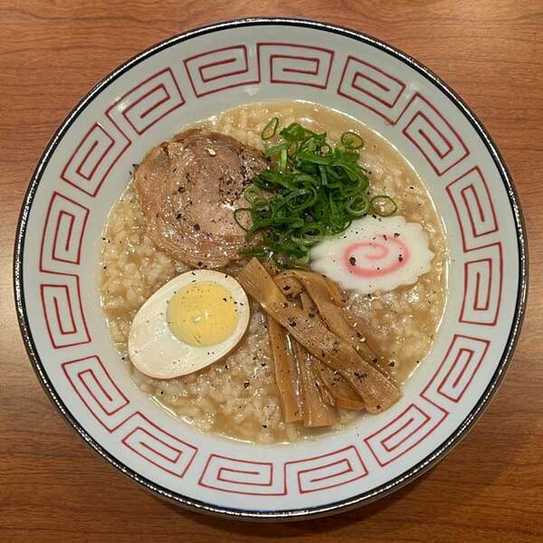 おかゆをラーメン鉢に盛り付けて…　できたものに「天才だ」「作ってみます！」