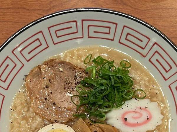 おかゆをラーメン鉢に盛り付けて…　できたものに「天才だ」「作ってみます！」