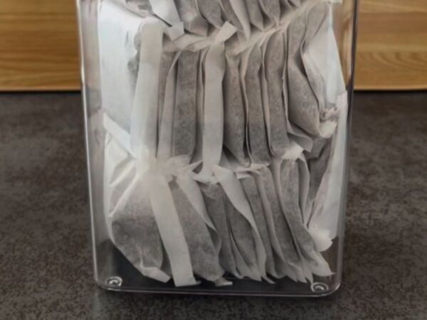 麦茶パック入れたらシンデレラフィット！　保存容器に「オーダーメイドみたい」