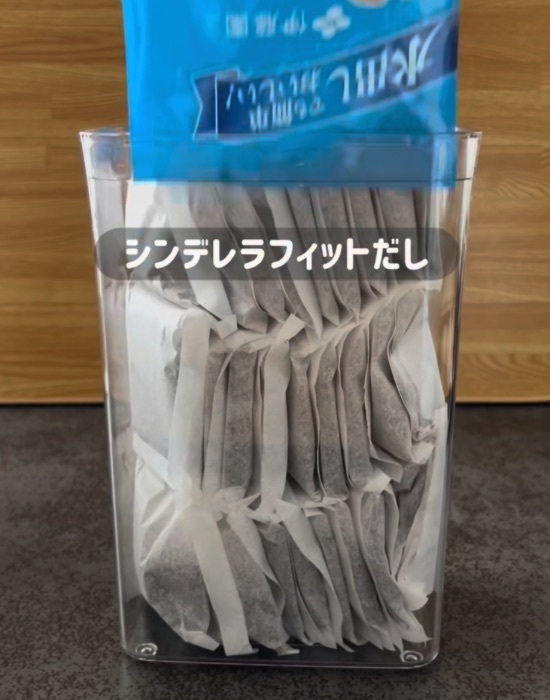 麦茶パック入れたらシンデレラフィット！　保存容器に「オーダーメイドみたい」