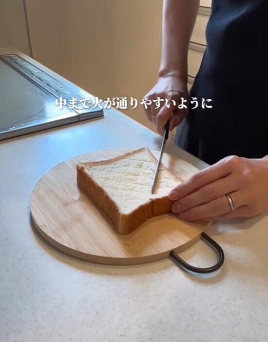 食パンを『水道水』で濡らして焼くと？　試した結果に「お店みたい」「もう戻れない」