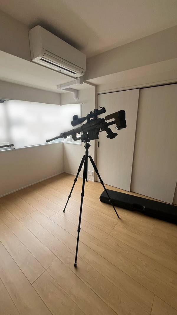 「妻に怒られそう」「憧れる」　新居に引っ越し後、三脚を立てて？「朝から笑った」