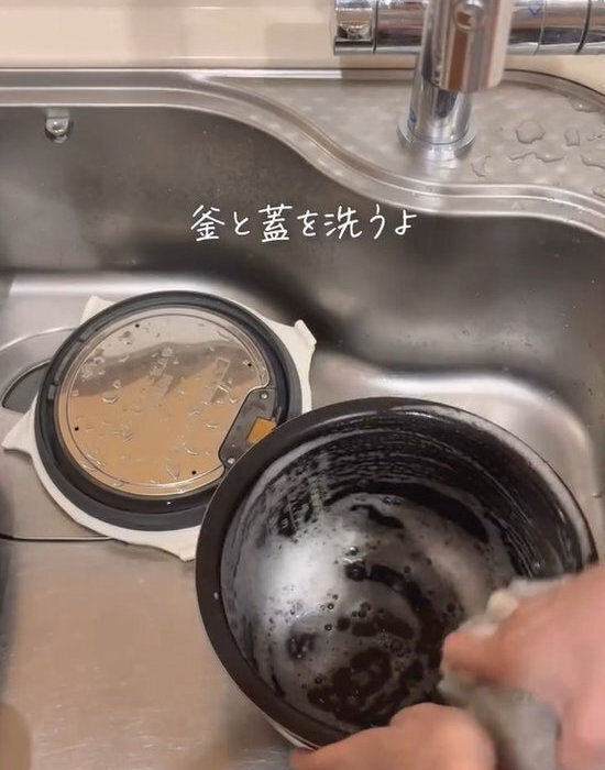炊飯器に『クエン酸』を入れて早炊きすると？　裏技に「知らなかった」