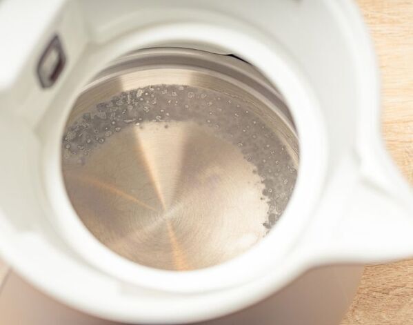 重曹やレモンで汚れが落ちる　素材別で変わるケトルとポットの掃除術