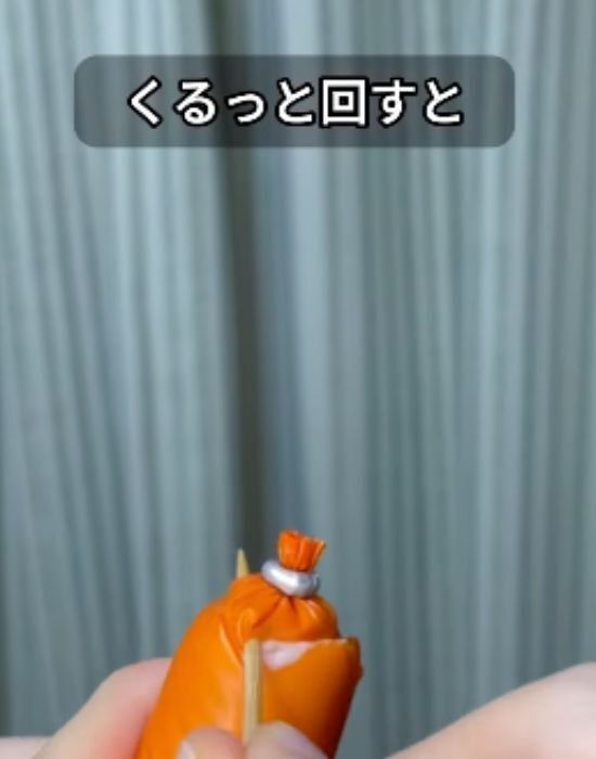 つまようじがざる代わりに？　鍋だけで湯切りする裏技に「その発想はなかった！」