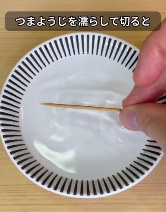 つまようじがざる代わりに？　鍋だけで湯切りする裏技に「その発想はなかった！」