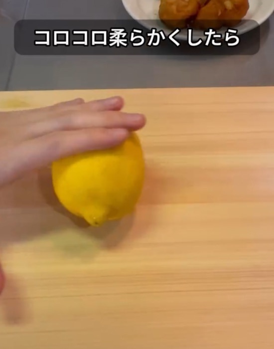 つまようじがざる代わりに？　鍋だけで湯切りする裏技に「その発想はなかった！」