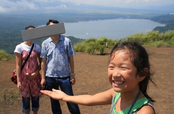 遠近法で、両親を手にのせたい娘　完成した写真が？「今年イチ笑った」「案内人かな」