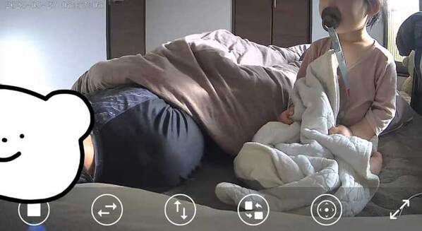 母「声出して笑った」１歳娘の寝顔を見ようとしたら…　予想外の光景に反響