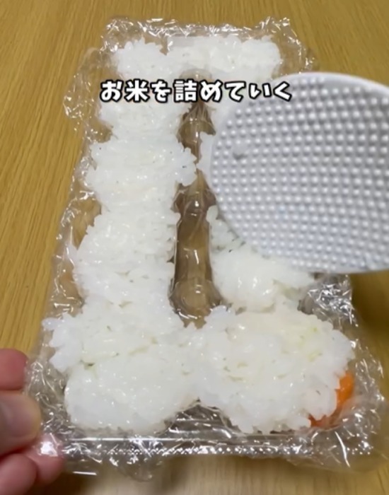 卵パックが料理に大活躍　仕上がりに「きれいすぎ」「これはすごい」