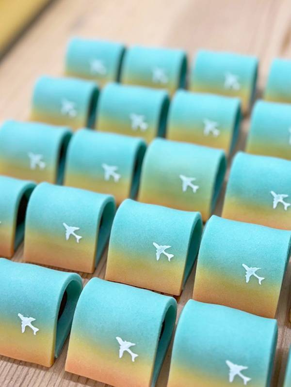 ただの生菓子ではありません！　グラデーションががった『空』を…「あまりにもお洒落」