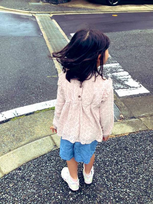 父親「前も見てね…」　５歳が想定する道路の危険にツッコミ