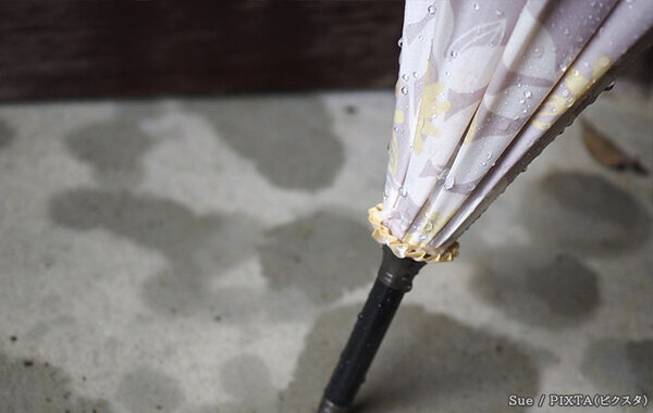 雨で濡れた傘、どうしてる？　傘店おすすめの乾かし方とは